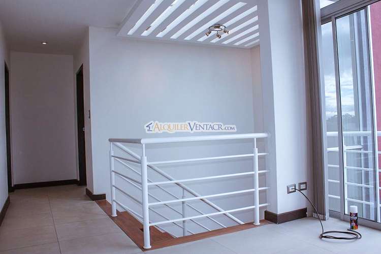 TREJOS MONTEALEGRE ESCAZU! PROPIEDAD CON 2 CASAS CONTEMPORANEAS - Imagen 12