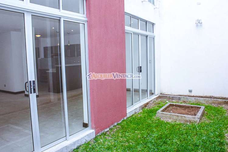 TREJOS MONTEALEGRE ESCAZU! PROPIEDAD CON 2 CASAS CONTEMPORANEAS - Imagen 4