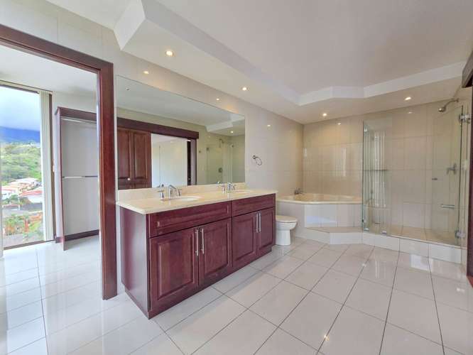 APARTAMENTO DE 330 M2 CON FULL VISTA EN BELLO HORIZONTE ESCAZU - Imagen 19