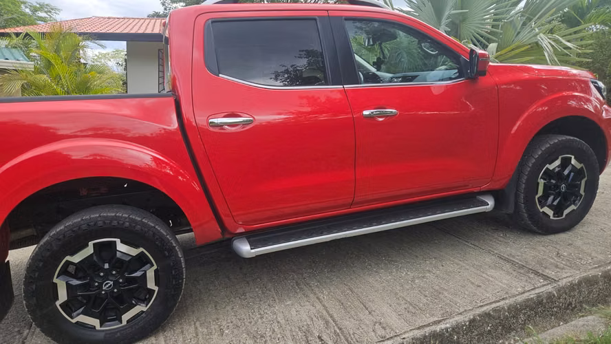 Nissan Frontier LE 2023 de alta gama