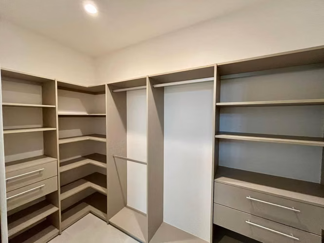 Bosques del Café, full amueblado, hermoso-lujoso-amplio, 3 hab, 2.5 baños, A/C, 2 balcones. - Imagen 11