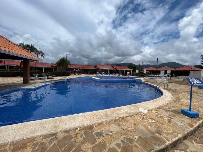 Venta de condominio amueblado en Villas Paraíso en Jaco 
