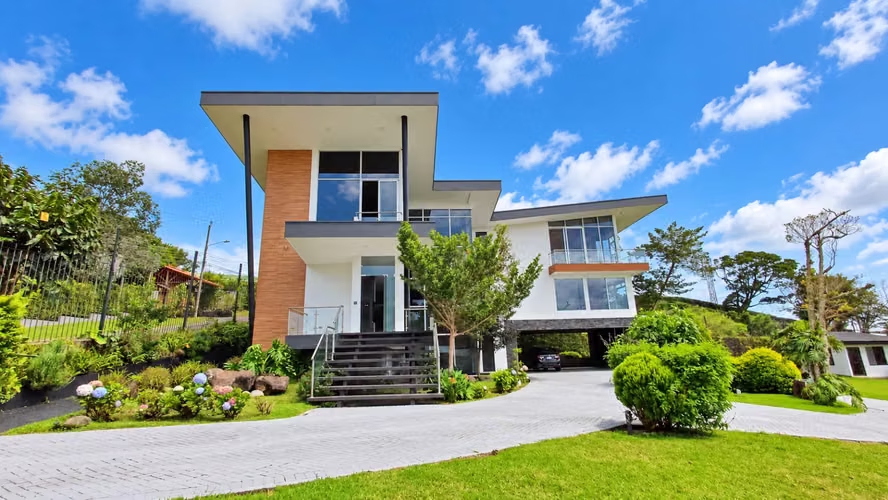 Venta Casa de lujo Residencial El Castillo Heredia | 2.055 m2 | US$930K