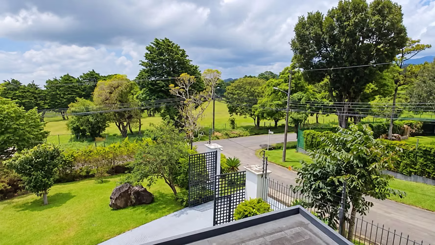 Venta Casa de lujo Residencial El Castillo Heredia | 2.055 m2 | US$930K - Imagen 2
