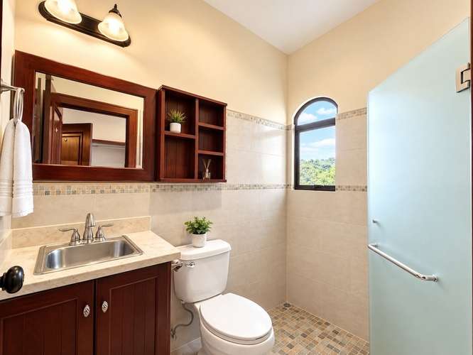 En Venta | Casa Familiar Independiente de Dos Niveles en Ciudad Colón | 3 Habitaciones ID27606 - Imagen 10