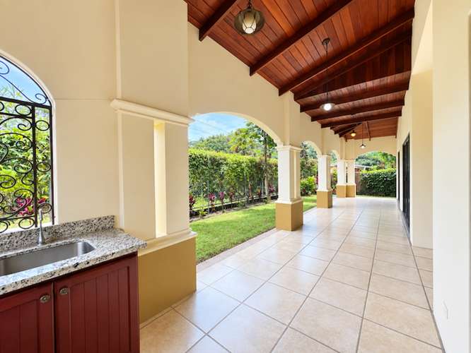 En Venta | Casa Familiar Independiente de Dos Niveles en Ciudad Colón | 3 Habitaciones ID27606 - Imagen 4