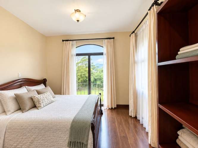 En Venta | Casa Familiar Independiente de Dos Niveles en Ciudad Colón | 3 Habitaciones ID27606 - Imagen 9