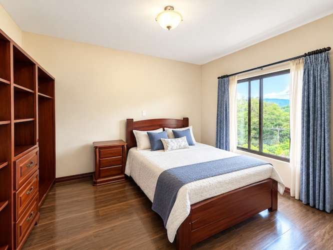 En Venta | Casa Familiar Independiente de Dos Niveles en Ciudad Colón | 3 Habitaciones ID27606 - Imagen 7