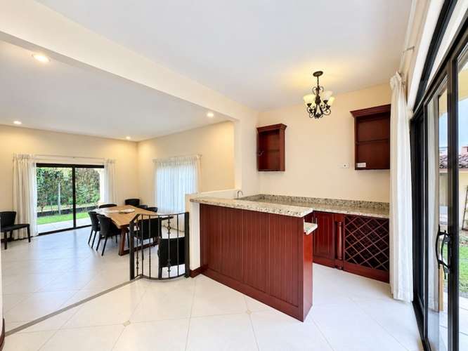 En Venta | Casa Familiar Independiente de Dos Niveles en Ciudad Colón | 3 Habitaciones ID27606 - Imagen 16