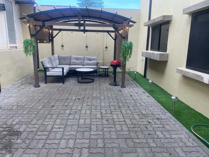 Elegante Casa Familiar con Amplio Patio y Vistas Verdes en San Ramón de La Unión - Imagen 14