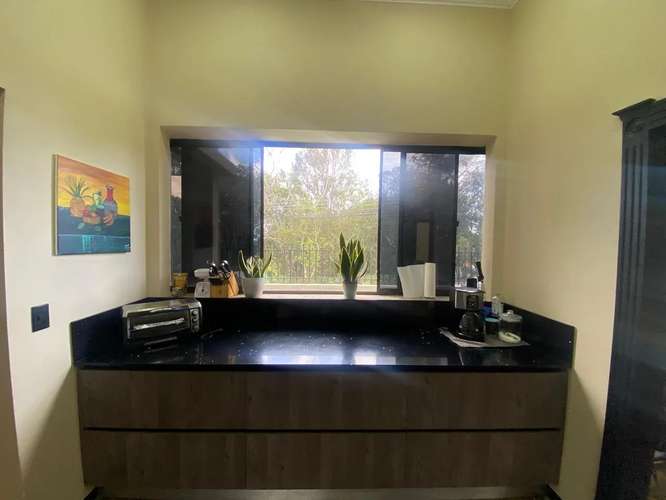 Elegante Casa Familiar con Amplio Patio y Vistas Verdes en San Ramón de La Unión - Imagen 4