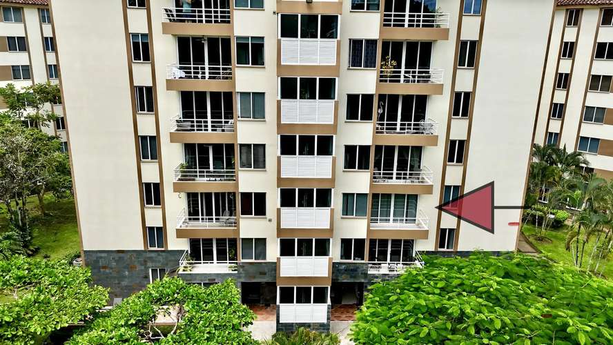 Espacioso Apartamento en Costa Linda de 3 Habitaciones con Piscina Comunitaria en Jacó