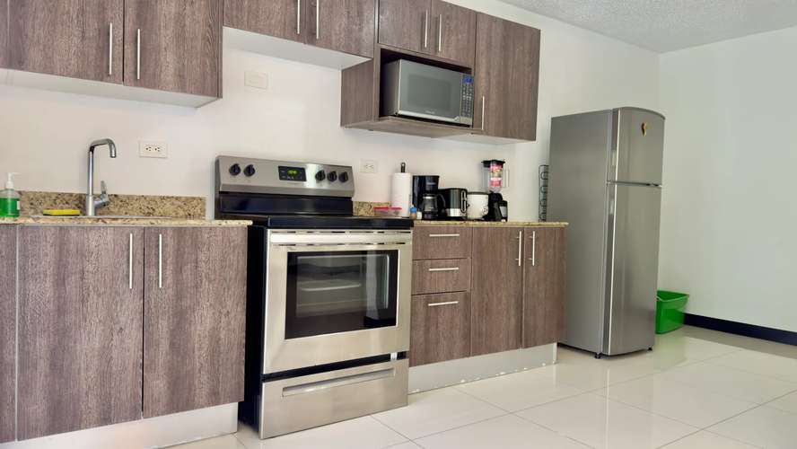 Espacioso Apartamento en Costa Linda de 3 Habitaciones con Piscina Comunitaria en Jacó