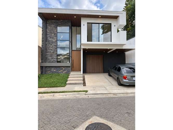 Estrena casa en Santa Ana