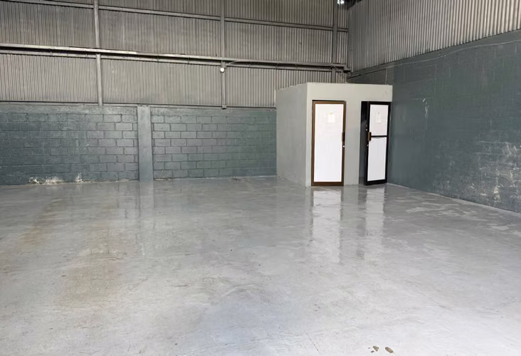 Amplia Bodega Comercial de 145m² en Santa Ana - Imagen 2