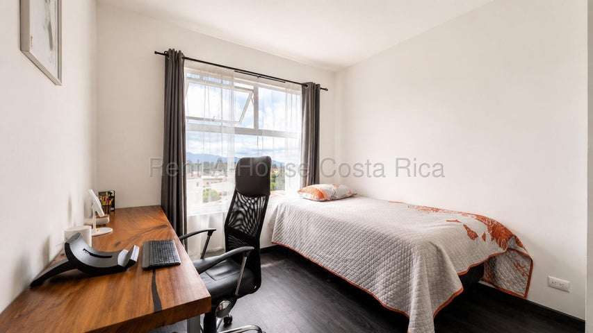Apartamento en Curridabat, 74 m2, 2 parqueos y bodega - Imagen 5