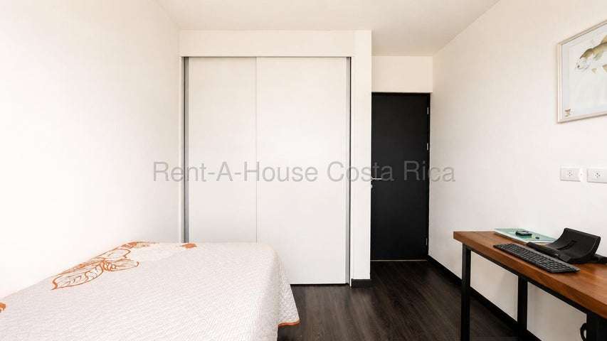 Apartamento en Curridabat, 74 m2, 2 parqueos y bodega - Imagen 6