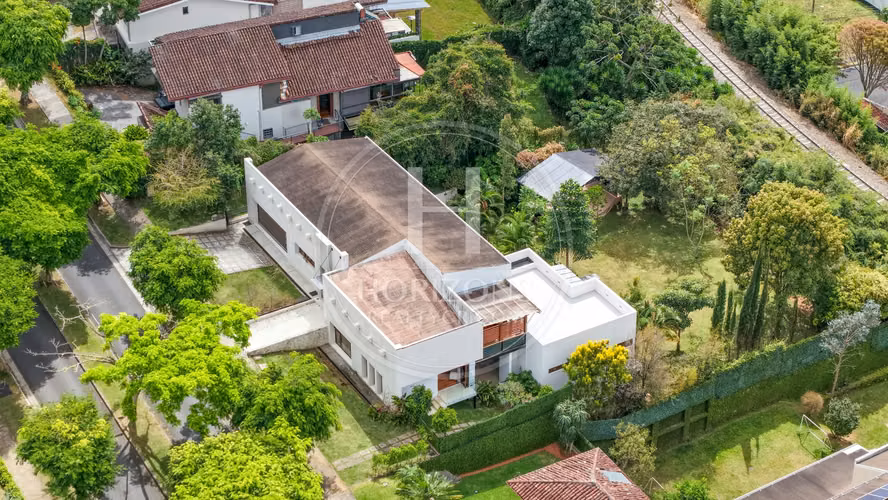 Casa de Lujo en Venta en Condominio Hacienda Gregal en Curridabat Amplios Jardines y Piscina noj1250ij - Imagen 2