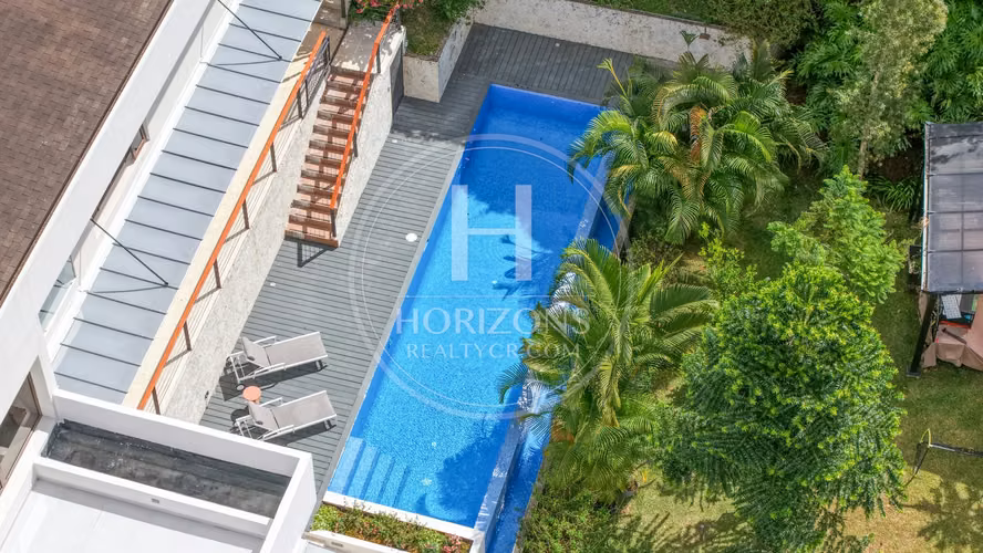 Casa de Lujo en Venta en Condominio Hacienda Gregal en Curridabat Amplios Jardines y Piscina noj1250ij - Imagen 18