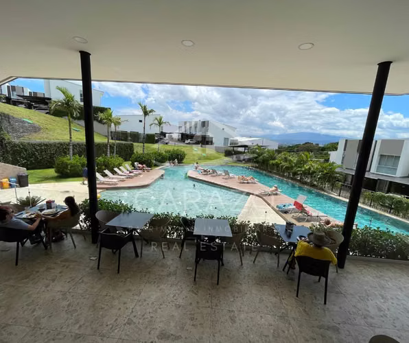 Lindísimo townhouse en Condominio Vistas de Santa Ana