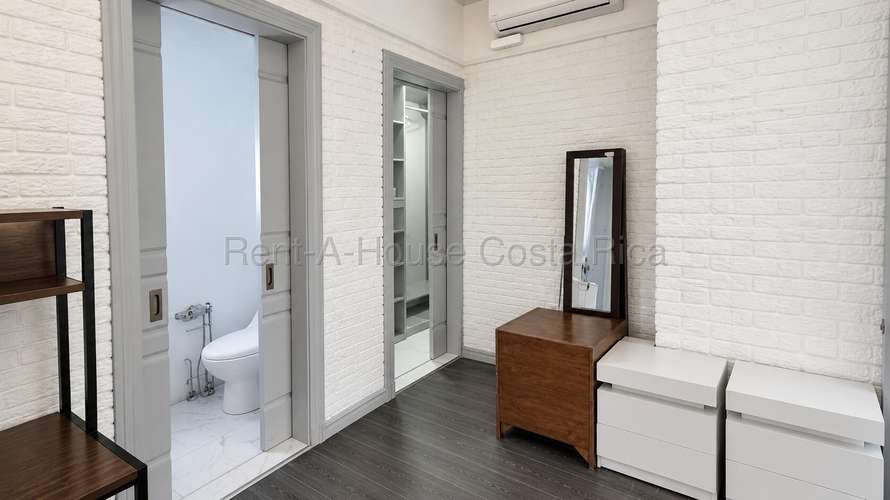 Espaciosa casa de 227 m² en Rohrmoser, Santa Catalina: 3 dormitorios, 4 baños y balcón. - Imagen 11