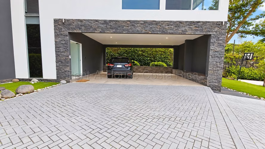 Casa en venta en El Castillo, Heredia | Jardines y lote esquinero - Imagen 4