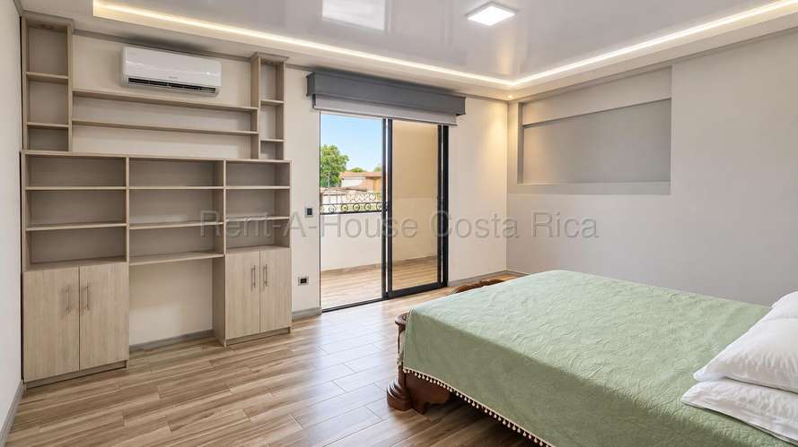 Espaciosa casa de 227 m² en Rohrmoser, Santa Catalina: 3 dormitorios, 4 baños y balcón. - Imagen 17