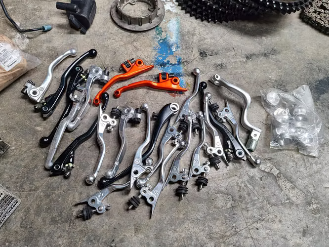 REPUESTOS Y ACCESORIOS PARA MOTOS KTM / BMW – NUEVOS Y USADOS – REMATE – ASCH