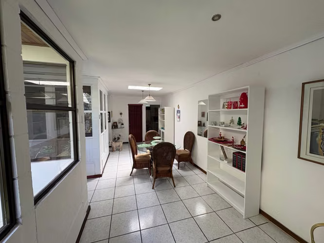 Escazú, San Rafael Preciosa casa con un jardín formidable #1161 - Imagen 8