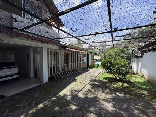 Escazú, San Rafael Preciosa casa con un jardín formidable #1161 - Imagen 13
