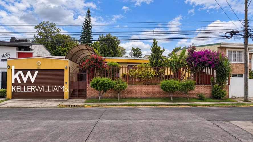 Venta de Casa en Curridabat, propiedad para oficinas. Una sola planta.