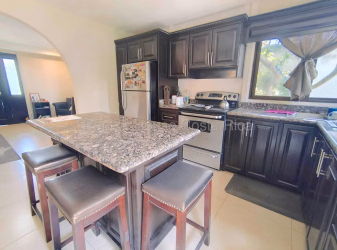  Casa en Turrúcares, Alajuela con lote esquinero 270 m2 - Imagen 6