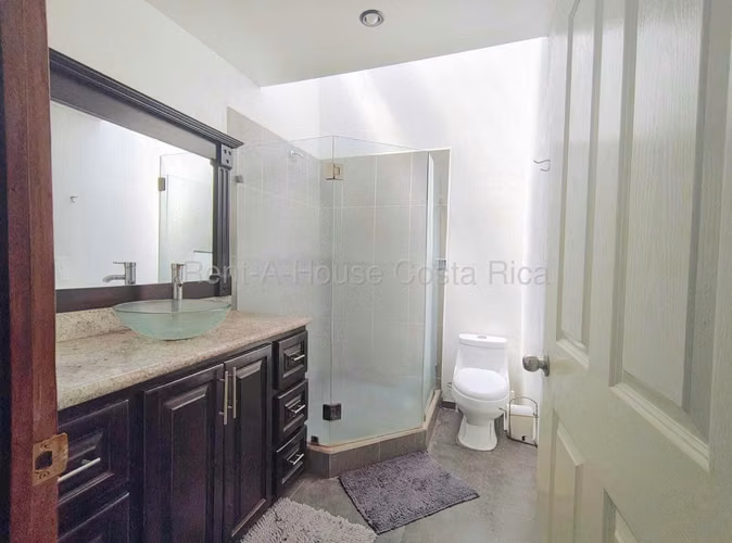  Casa en Turrúcares, Alajuela con lote esquinero 270 m2 - Imagen 8