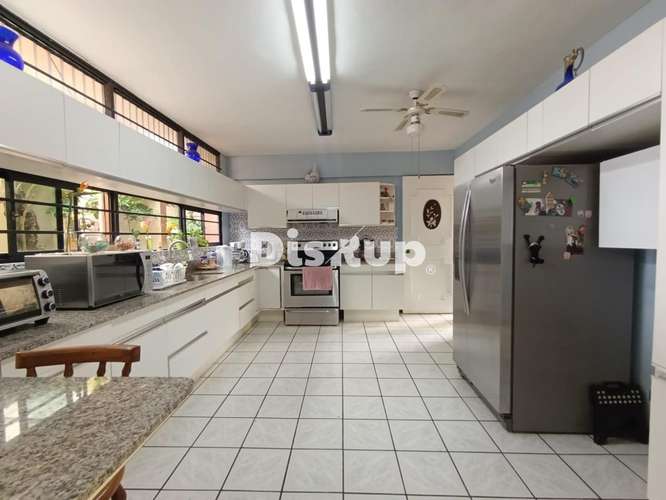 OPORTUNIDAD Venta de hermosa propiedad de lujo, uso de suelo mixto, ubicada en Cariari de Heredia.  - Imagen 3