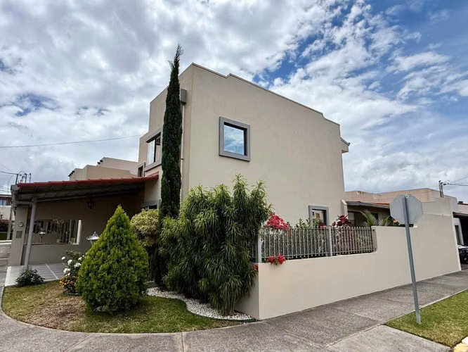 Se Vende Hermosa Casa en Condominio Claretiano en Mercedes Norte Heredia - Imagen 2
