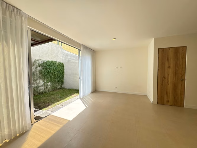 Alquiler de Casa con linea blanca | 3 Habitaciones | Bodega | 2 Parqueos | Full Amueblada $ 2,400 - Imagen 7
