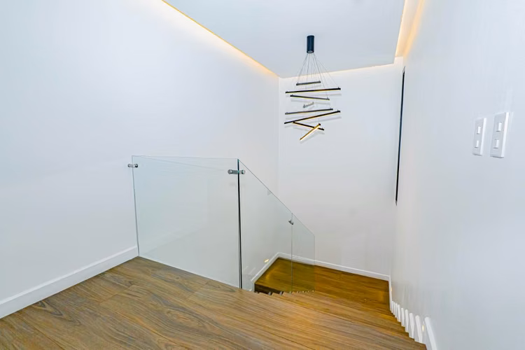 Casa de 5 Habitaciones con Piscina en Alquiler en Valle del Sol, Santa Ana - Imagen 10