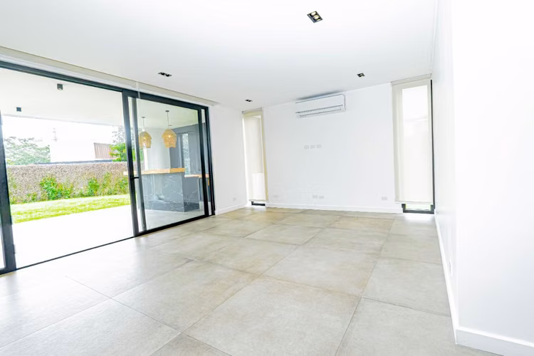 Casa de 5 Habitaciones con Piscina en Alquiler en Valle del Sol, Santa Ana - Imagen 2