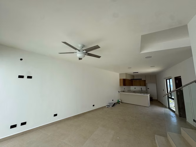 Alquiler en Guachipelin! Lujosa casa esquinera con jardín y acabados modernos.  - Imagen 3