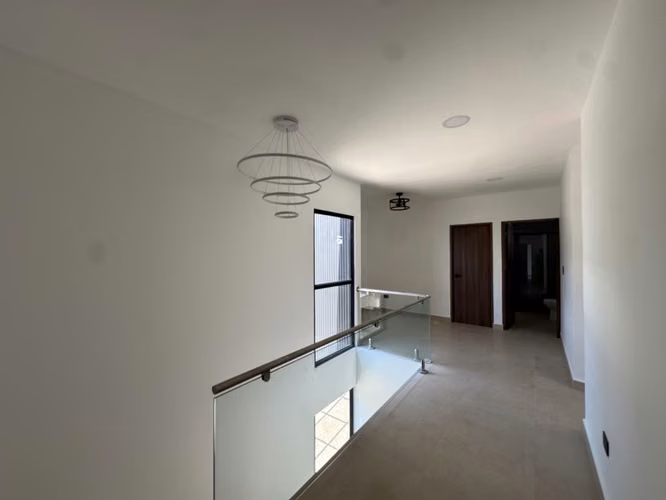 Alquiler en Guachipelin! Lujosa casa esquinera con jardín y acabados modernos.  - Imagen 11