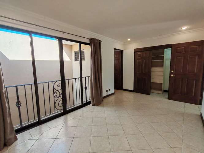 Se alquila apartamento con línea blanca en Guachipelín de Escazú. DISPONIBLE 03 DE NOVIEMBRE. - Imagen 11