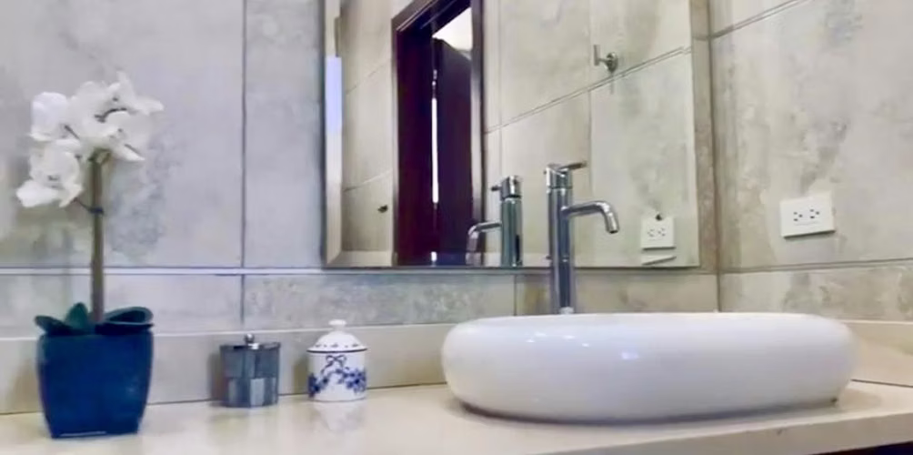 Para su conveniencia rebajada, esquinera, en condominio en Bello Horizone, Escazú. - Imagen 15