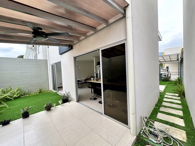 HERMOSA CASA EN ALQUILER AMUEBLADA EN CONDOMINIO / RIO ORO SANTA ANA - Imagen 8