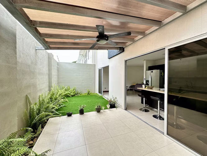 HERMOSA CASA EN ALQUILER AMUEBLADA EN CONDOMINIO / RIO ORO SANTA ANA - Imagen 7