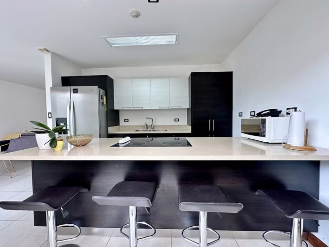 HERMOSA CASA EN ALQUILER AMUEBLADA EN CONDOMINIO / RIO ORO SANTA ANA - Imagen 17