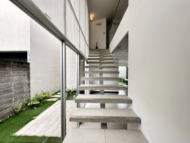 HERMOSA CASA EN ALQUILER AMUEBLADA EN CONDOMINIO / RIO ORO SANTA ANA - Imagen 12
