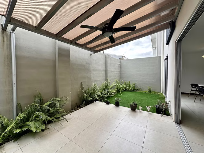 HERMOSA CASA EN ALQUILER AMUEBLADA EN CONDOMINIO / RIO ORO SANTA ANA - Imagen 11