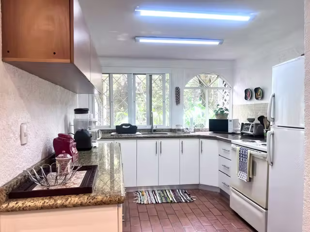 ALQUILER | CASA AMUEBLADA Y EQUIPADA DE UN PISO | CONDOMINIO EN ESCAZÚ - Imagen 4