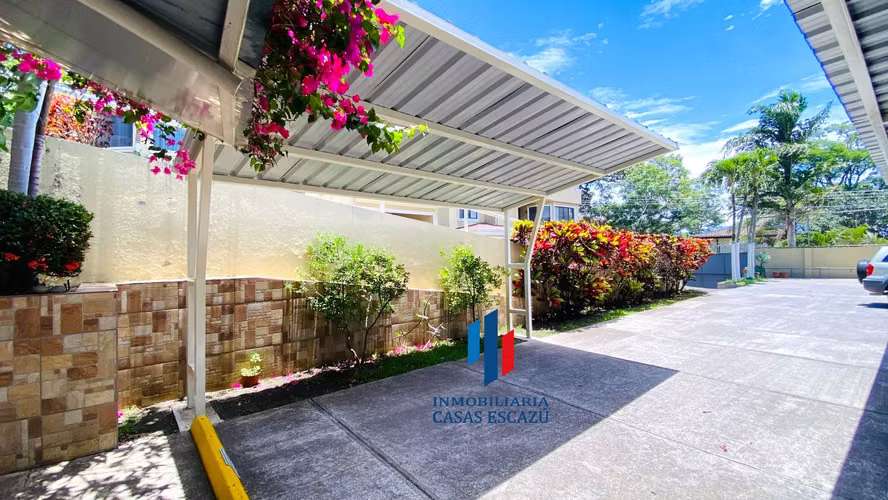 Apartamento Amueblado en Alquiler con Parqueo Techado, A/C, Servicios Públicos Incluidos, Seguridad, Escazú - Imagen 11
