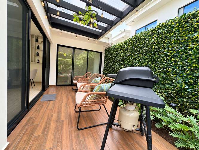 CASA ESQUINERA EN VENTA EN GUACHIPELÍN DE ESCAZÚ - Imagen 2